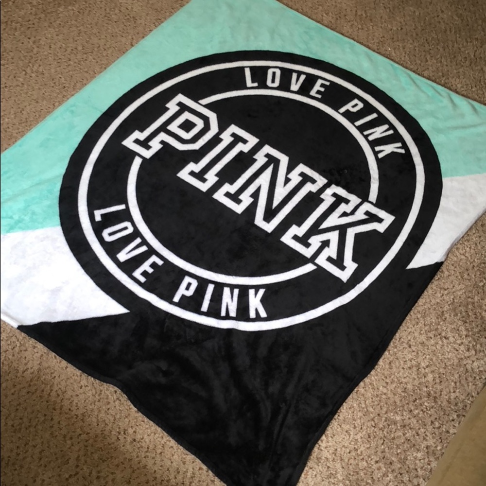 VS pink blanket